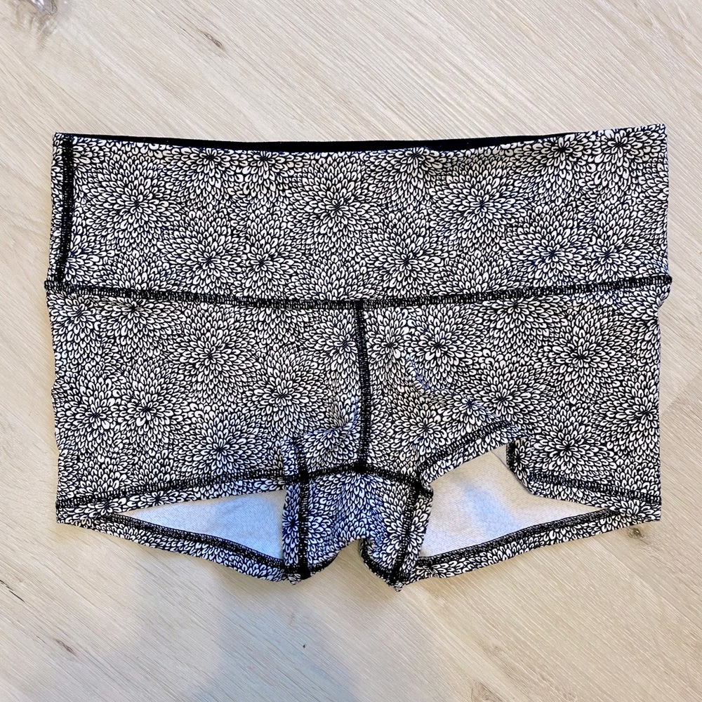 Lululemon Shorts 2.5”
